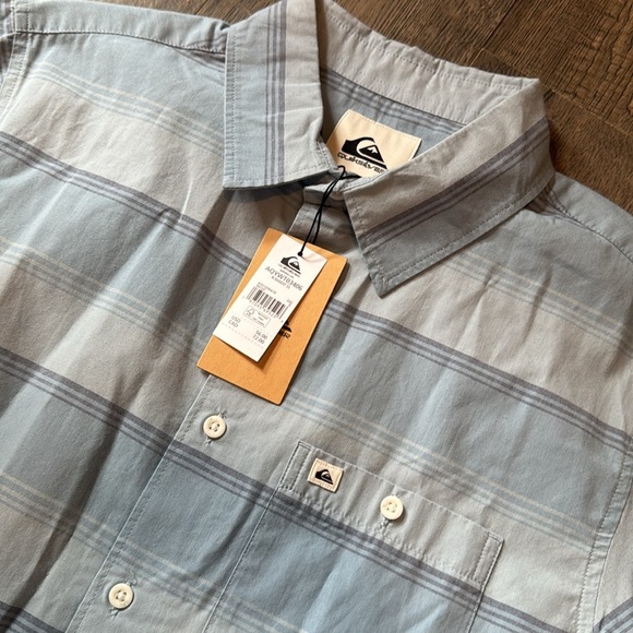 Quicksilver  and or Short Sleeve Button-up Shirt Mens Size Small New With Tags - Picture 4 of 10